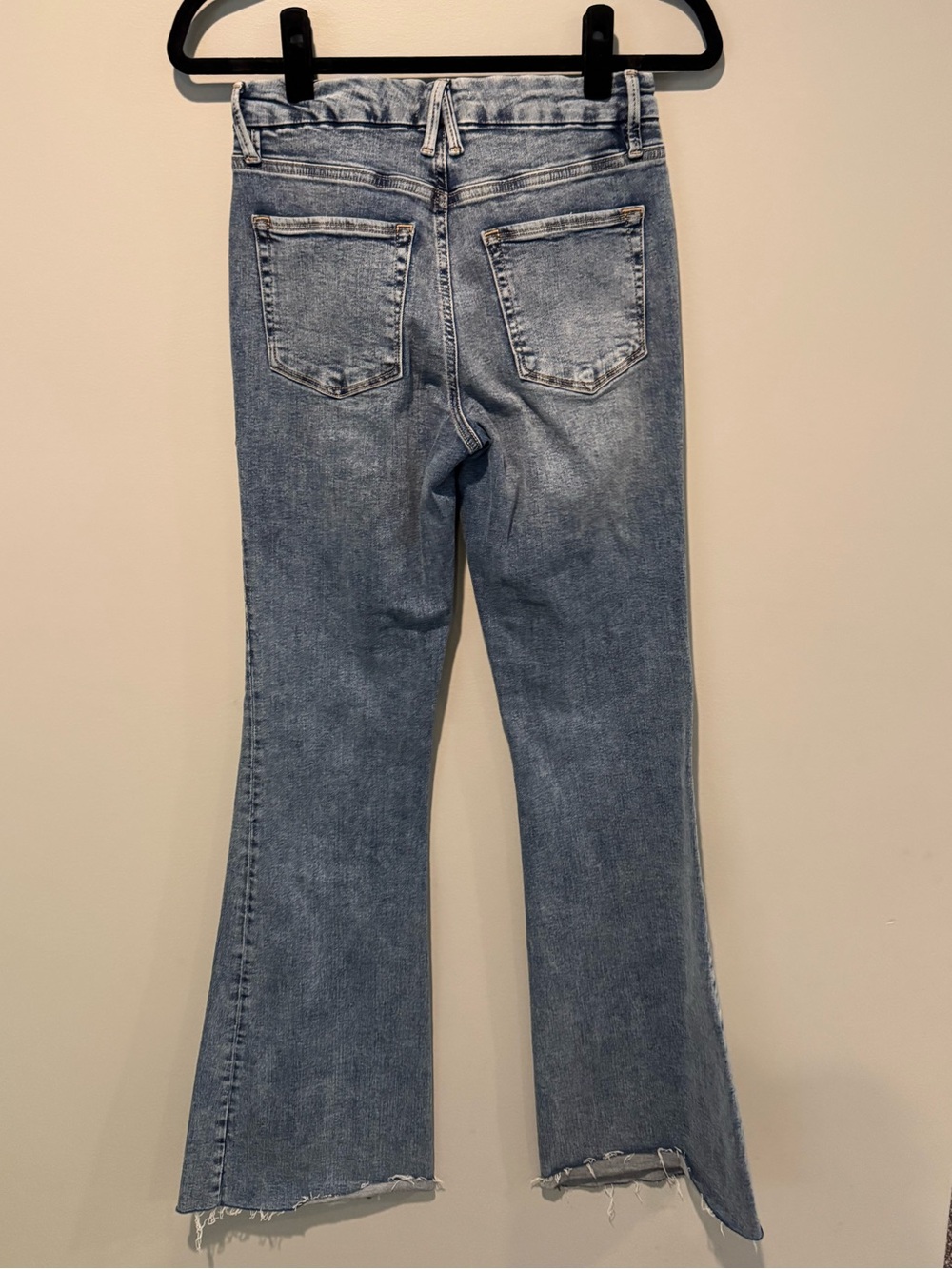 Good American Soft Tech Good Legs Flare Jeans - Picture 3 of 3